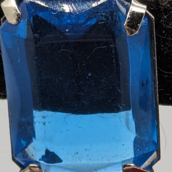NWOT Pierced Rich Blue Earrings on Silvertone - Picture 3 of 3